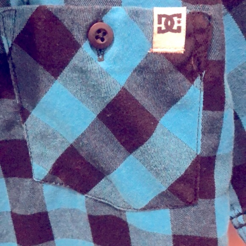 ⭐️HP⭐️ DC Shoe Plaid Blue & Black Short Sleeve Button Up Shirt Boys Size Small 8 - Picture 3 of 7